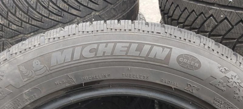 Гуми Зимни 235/55R17, снимка 5 - Гуми и джанти - 31257240