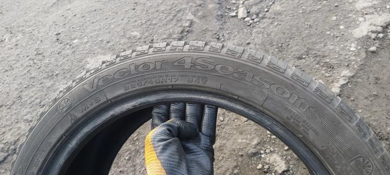 Гуми Всесезонни 225/45R17, снимка 8 - Гуми и джанти - 31351801