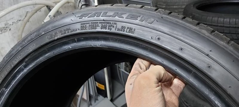 Гуми Летни 295/35R21, снимка 5 - Гуми и джанти - 32559458