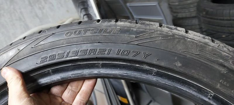 Гуми Летни 295/35R21, снимка 8 - Гуми и джанти - 32559458