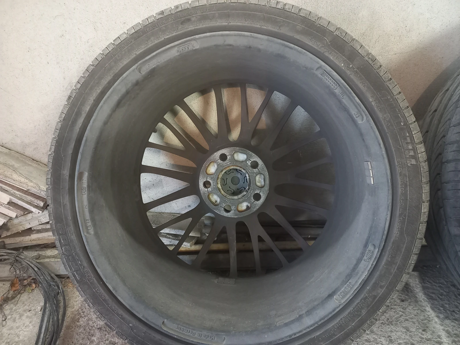 ���� � ������ 240/40R18 | Mobile.bg � ����������� 4