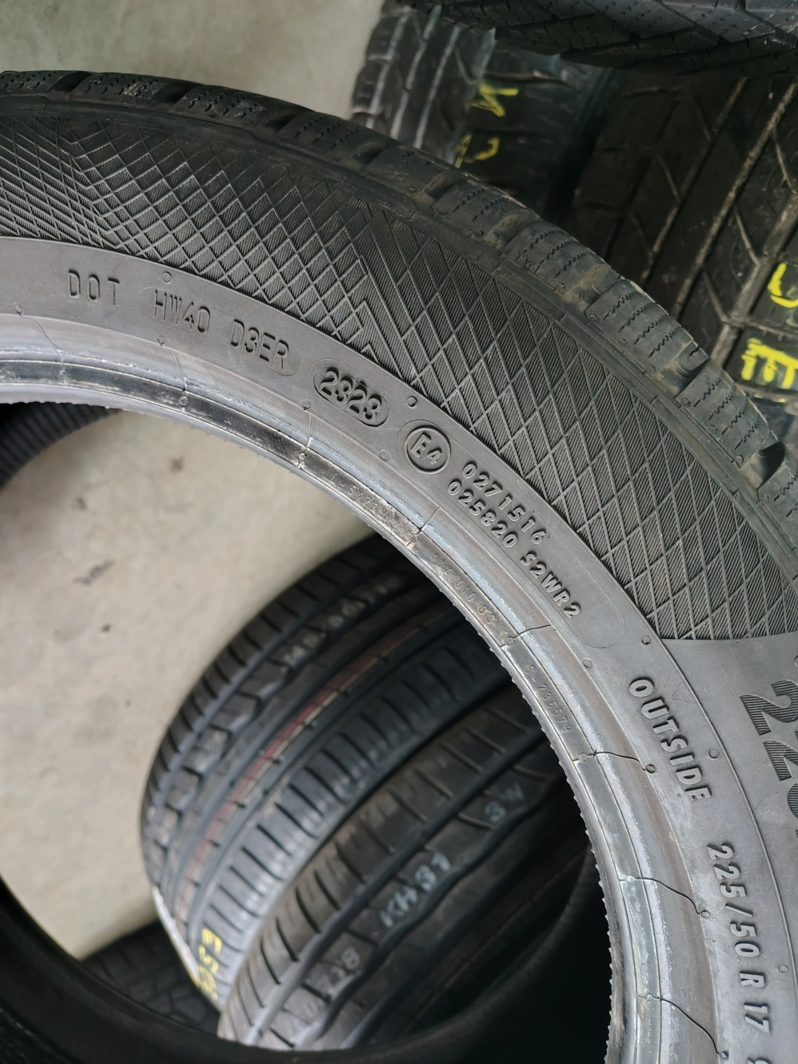 Гуми Зимни 225/50R17, снимка 7 - Гуми и джанти - 55840468