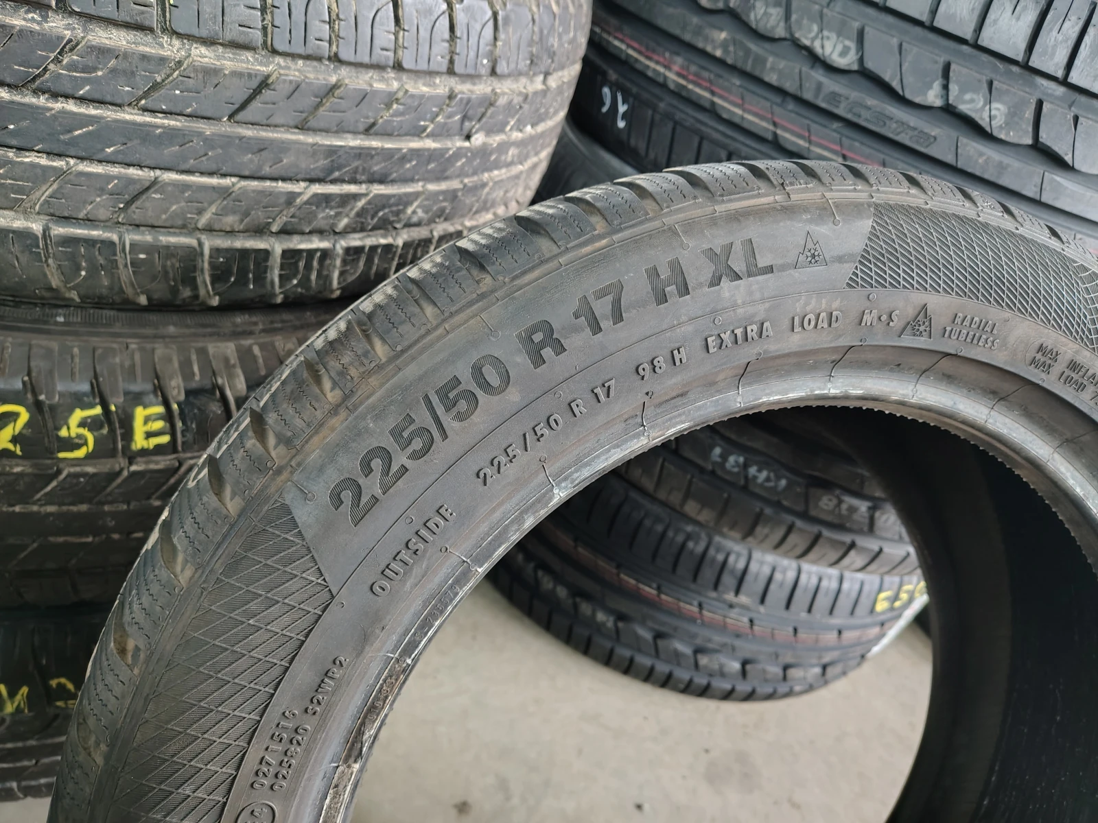 Гуми Зимни 225/50R17, снимка 6 - Гуми и джанти - 55840468