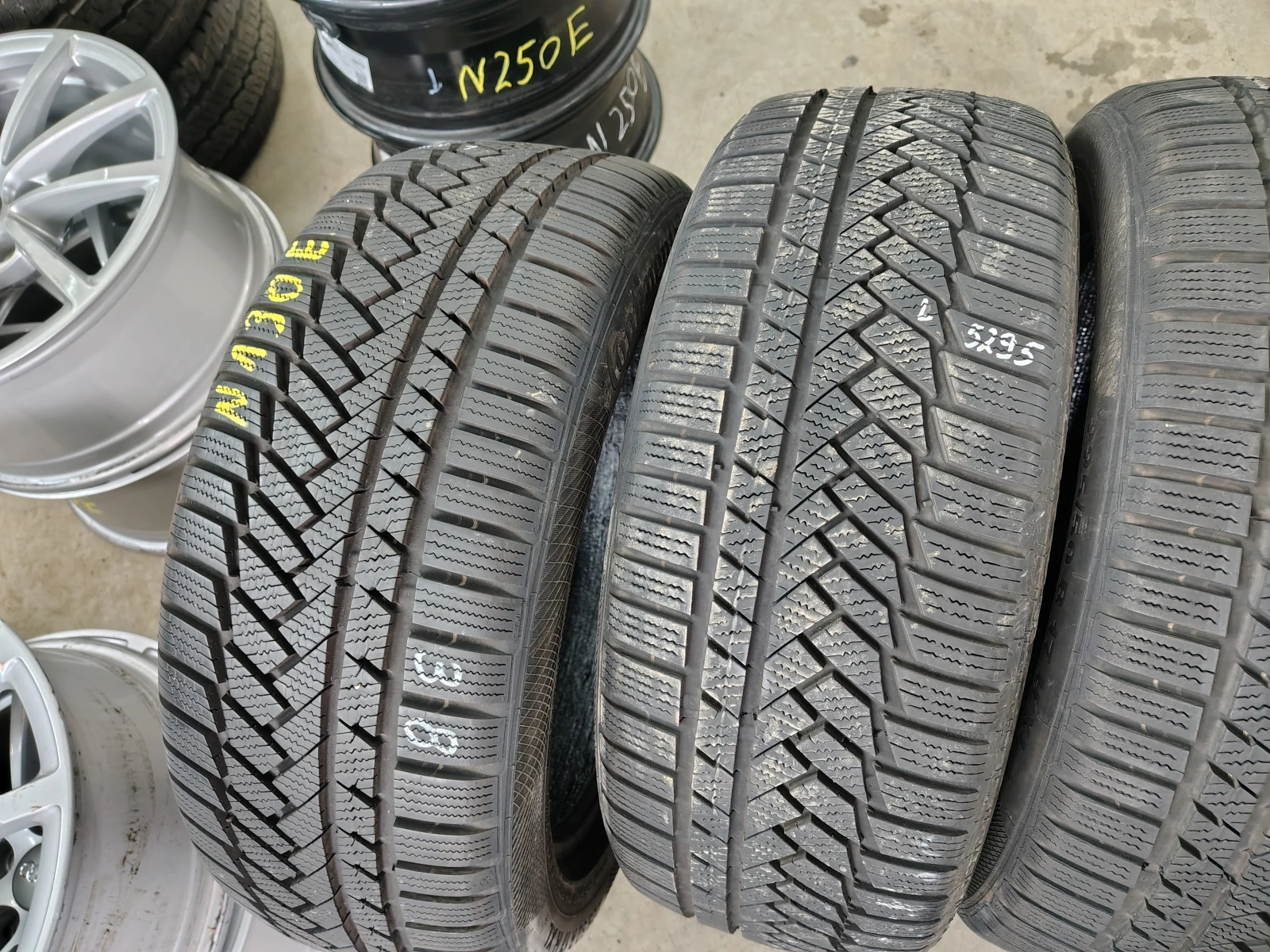 Гуми Зимни 225/50R17, снимка 3 - Гуми и джанти - 55840468