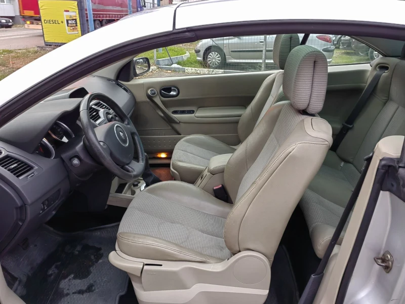 Renault Megane 1.6i, снимка 13 - Автомобили и джипове - 47971632