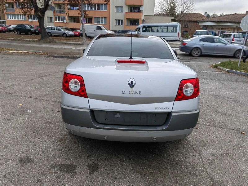 Renault Megane 1.6i, снимка 8 - Автомобили и джипове - 47971632