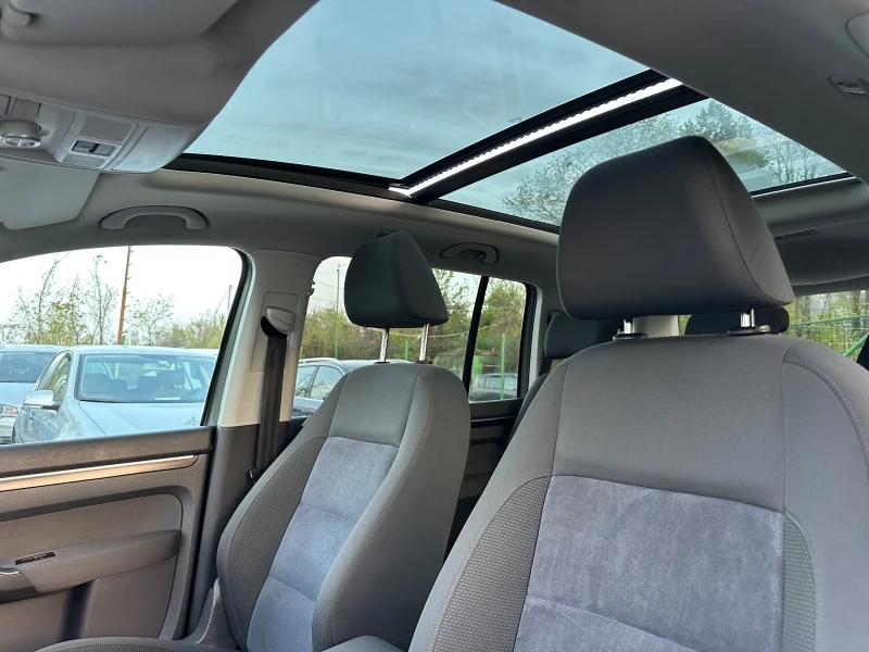 VW Touran Highline* Xenon* Panorama* Топ Състояние, снимка 11 - Автомобили и джипове - 50048647