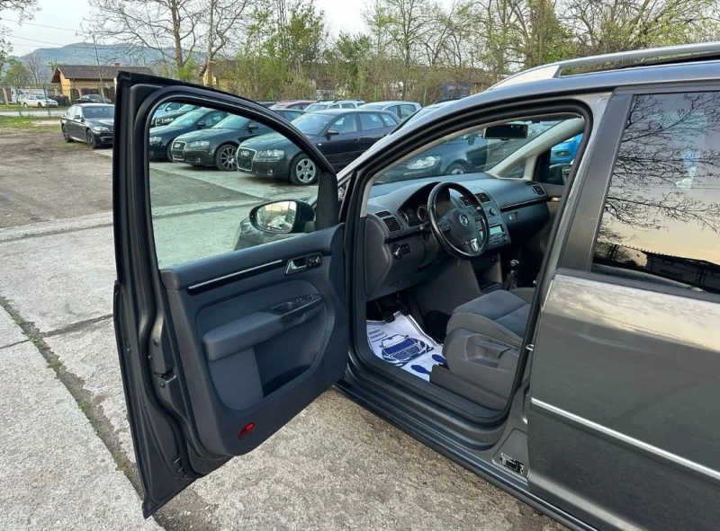 VW Touran Highline* Xenon* Panorama* Топ Състояние, снимка 10 - Автомобили и джипове - 50048647