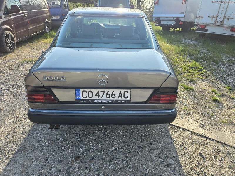 Mercedes-Benz 124 300 D Климатик, снимка 6 - Автомобили и джипове - 51701410
