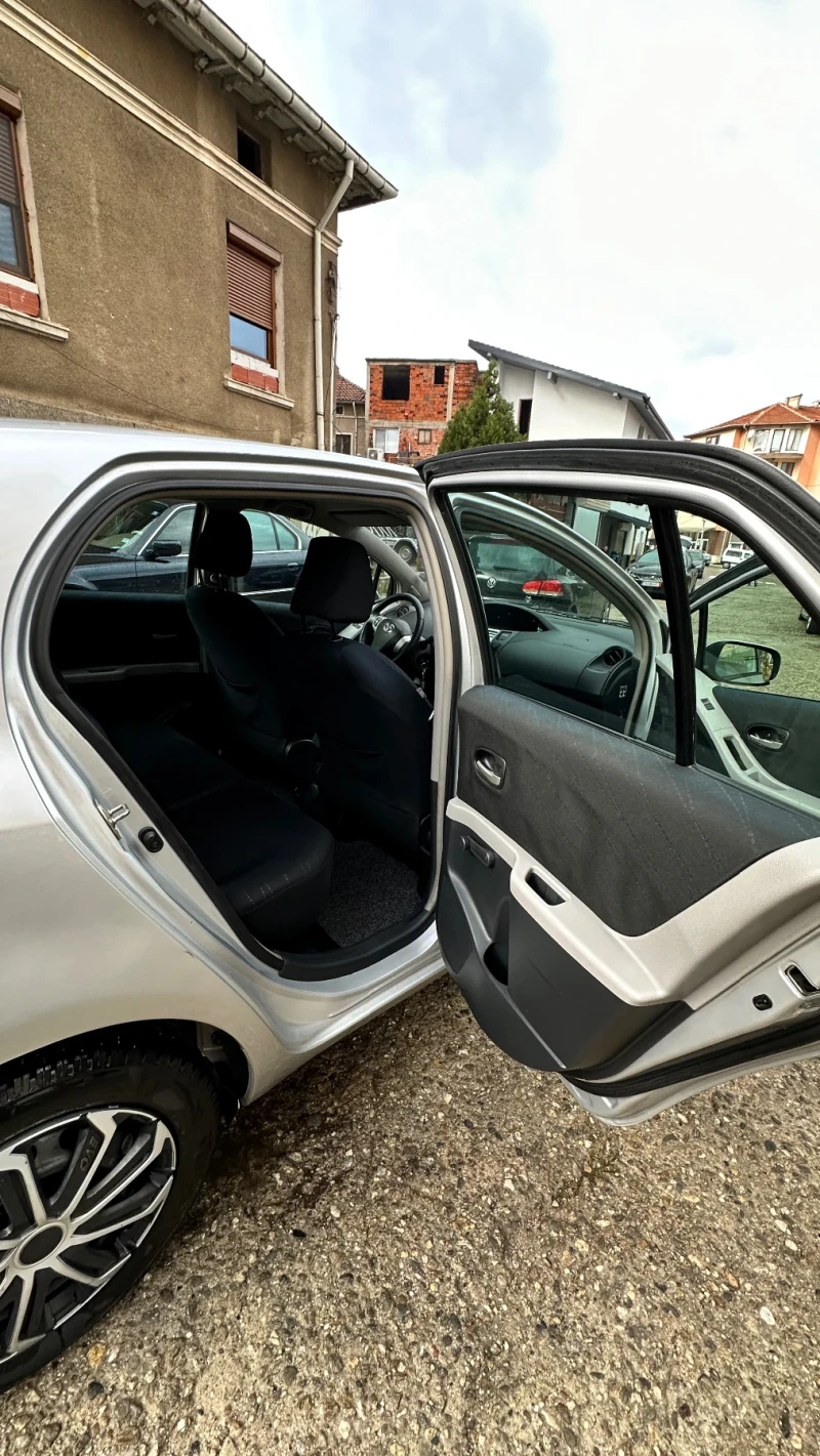 Toyota Yaris, снимка 6 - Автомобили и джипове - 52453653