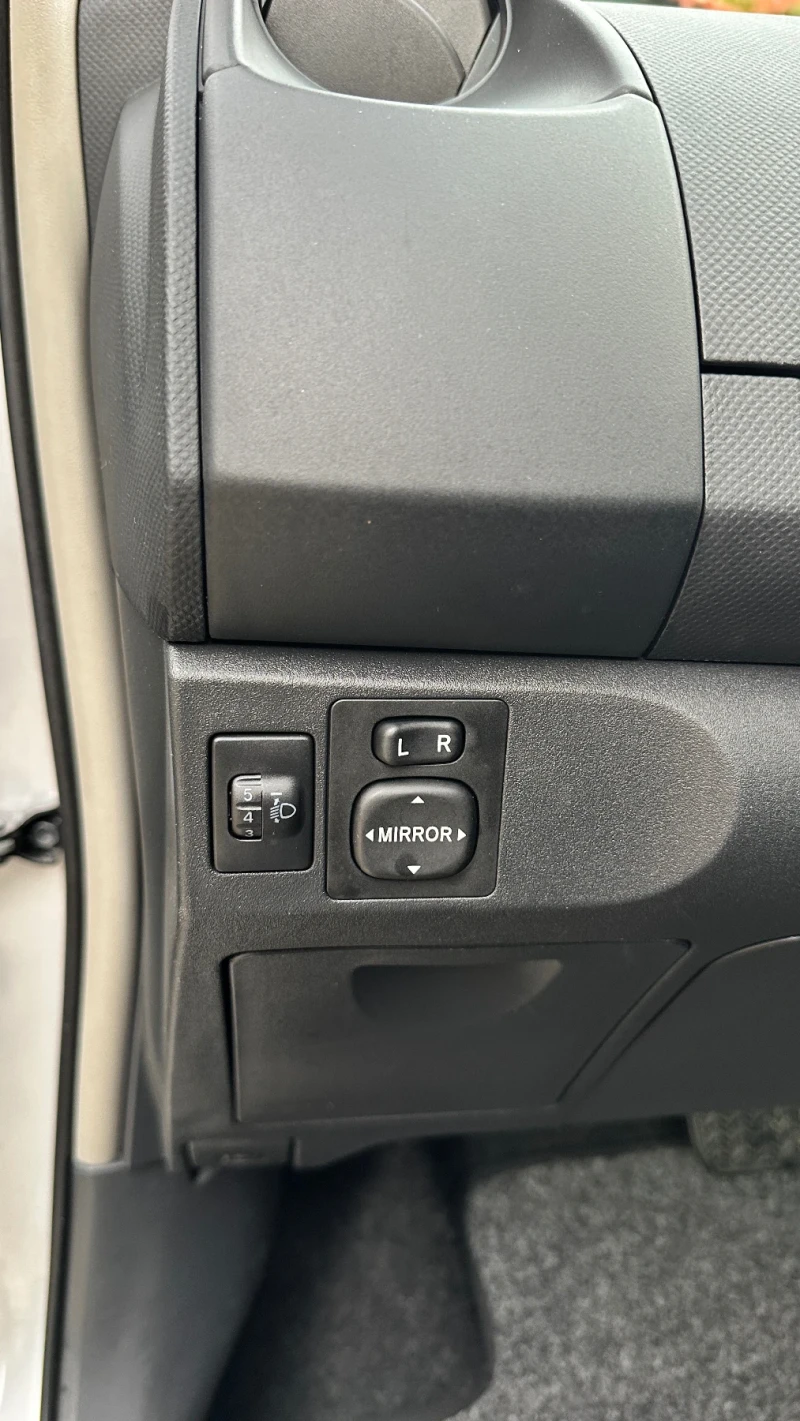 Toyota Yaris, снимка 12 - Автомобили и джипове - 52453653