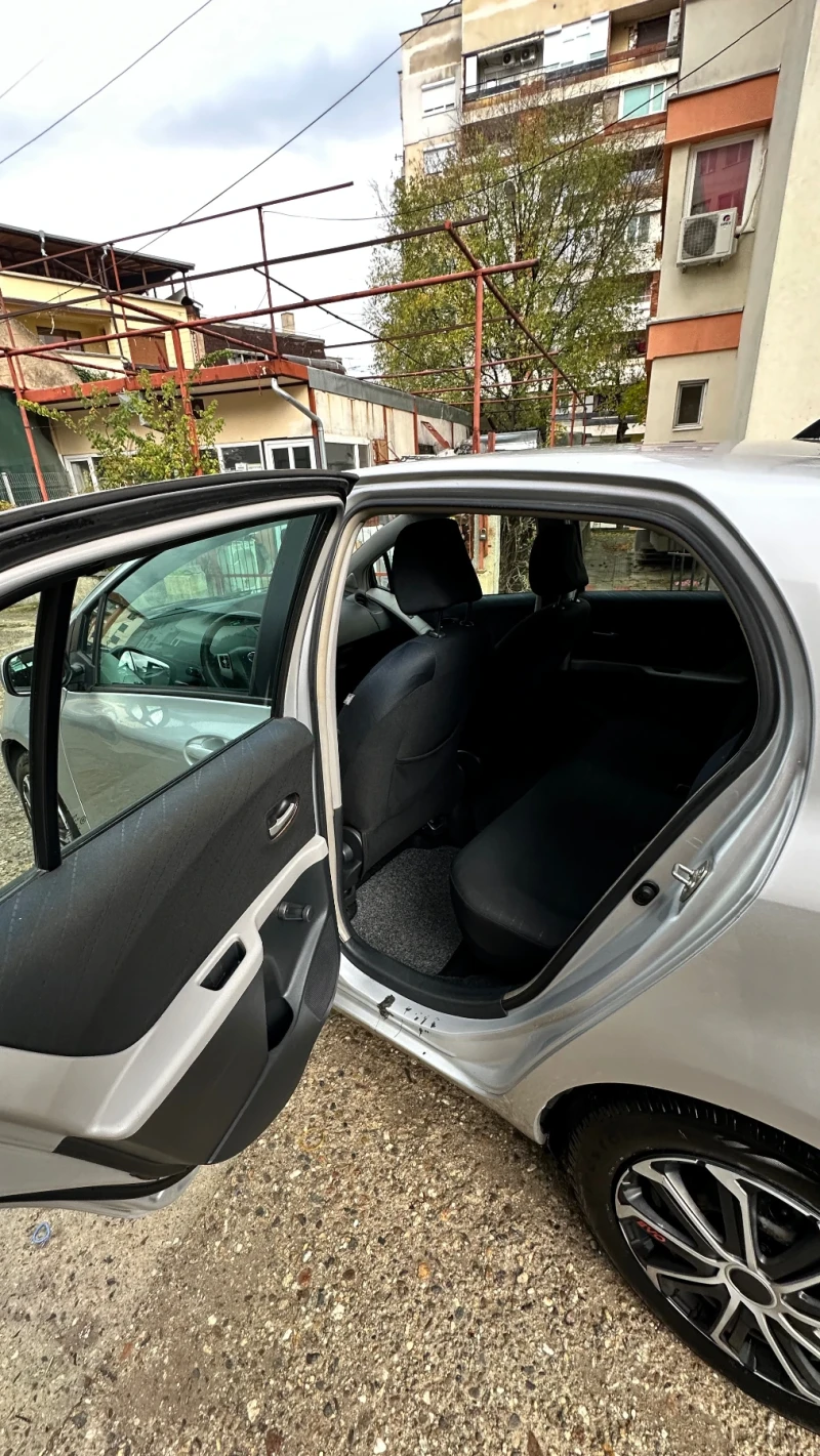 Toyota Yaris, снимка 8 - Автомобили и джипове - 52453653