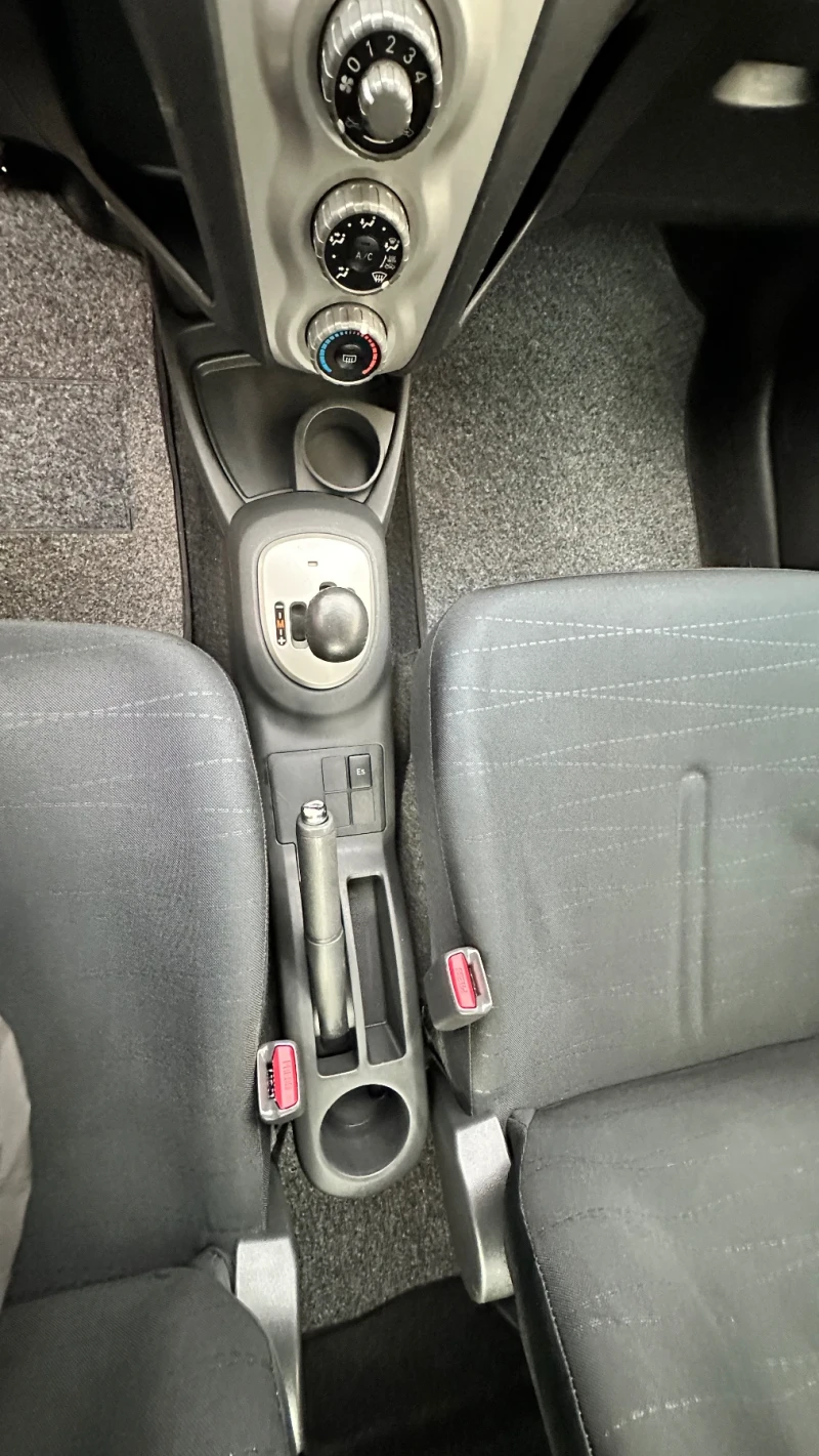 Toyota Yaris, снимка 13 - Автомобили и джипове - 52453653