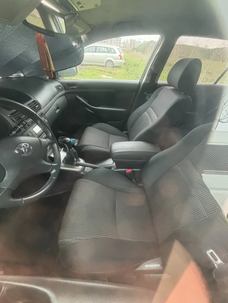 Toyota Avensis 1.8, снимка 4 - Автомобили и джипове - 52882177