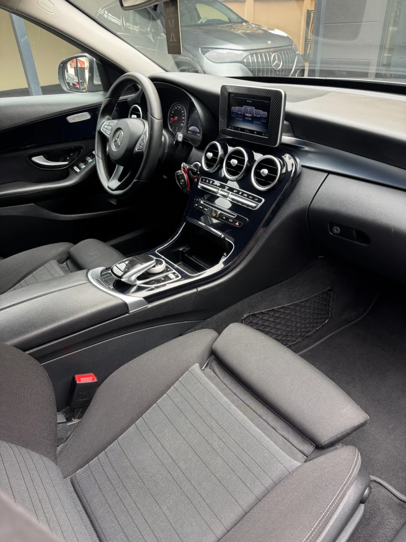 Mercedes-Benz C 220, снимка 11 - Автомобили и джипове - 53439397