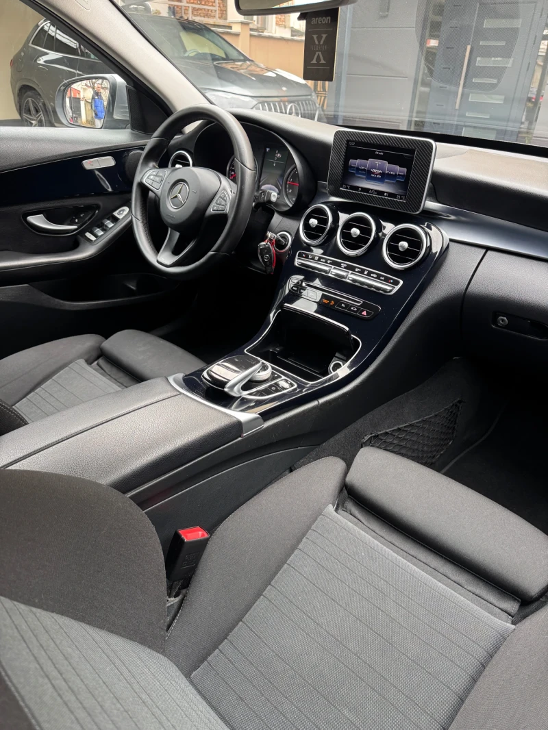 Mercedes-Benz C 220, снимка 9 - Автомобили и джипове - 53439397