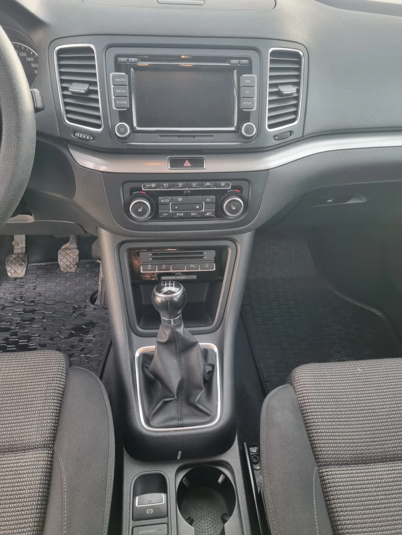 VW Sharan 2.0TDI, снимка 15 - Автомобили и джипове - 53486170