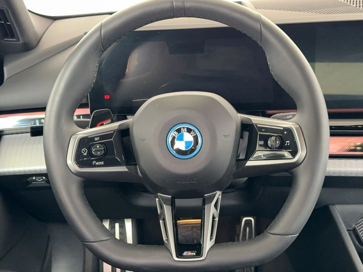 BMW i5 eDrive40/ M-SPORT/ HEAD UP/ 360/ LED/ SHADOW LINE/ - изображение 7