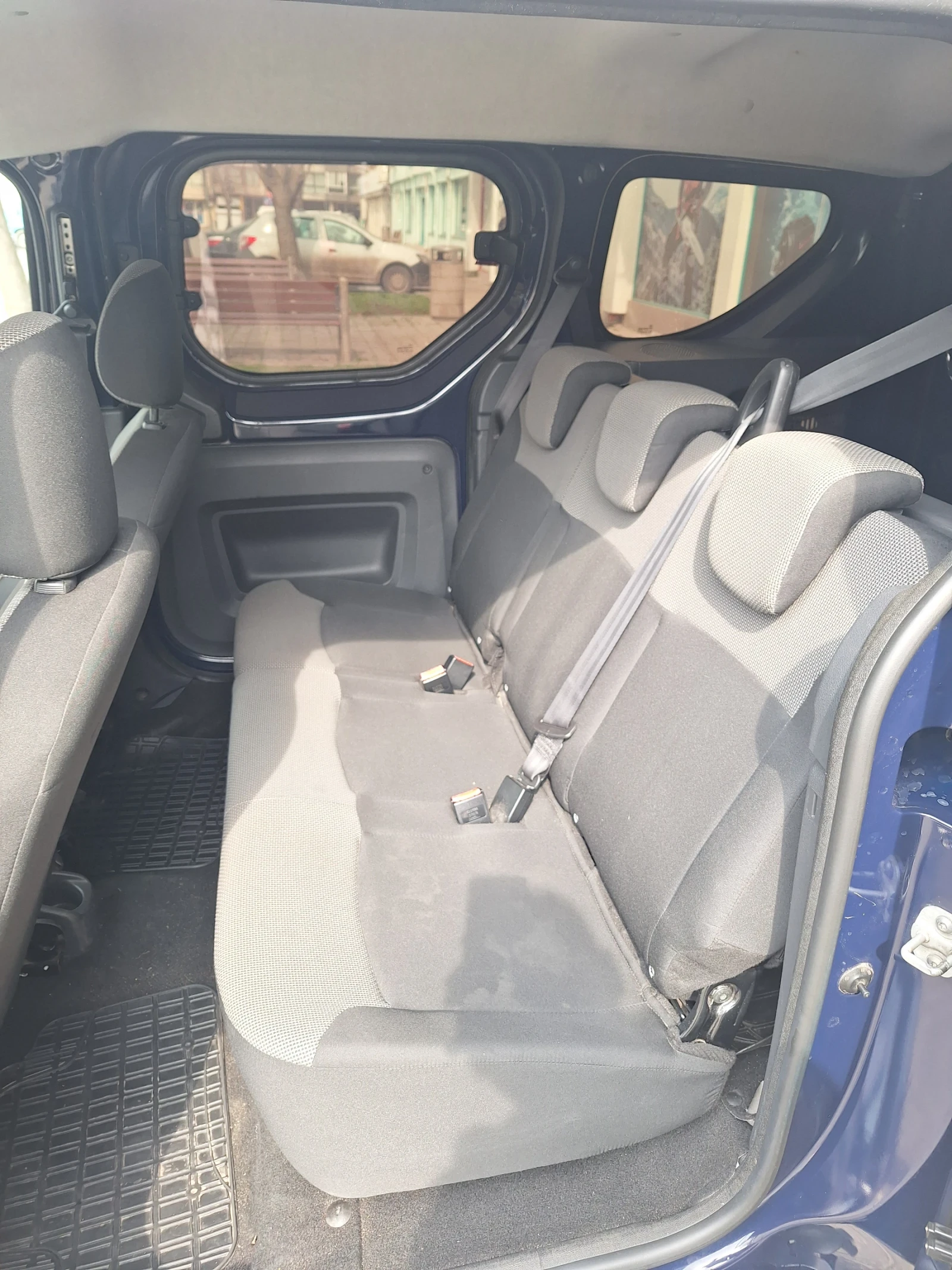 Dacia Dokker 1.6 LPG, снимка 10 - Автомобили и джипове - 53710091