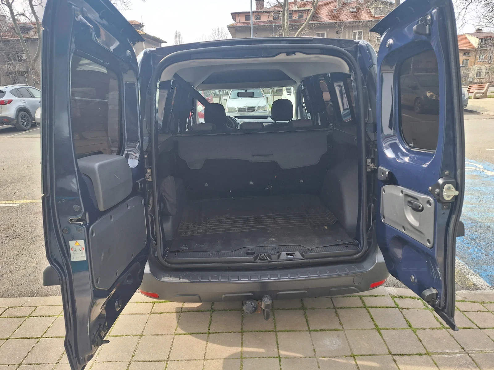 Dacia Dokker 1.6 LPG, снимка 11 - Автомобили и джипове - 53710091