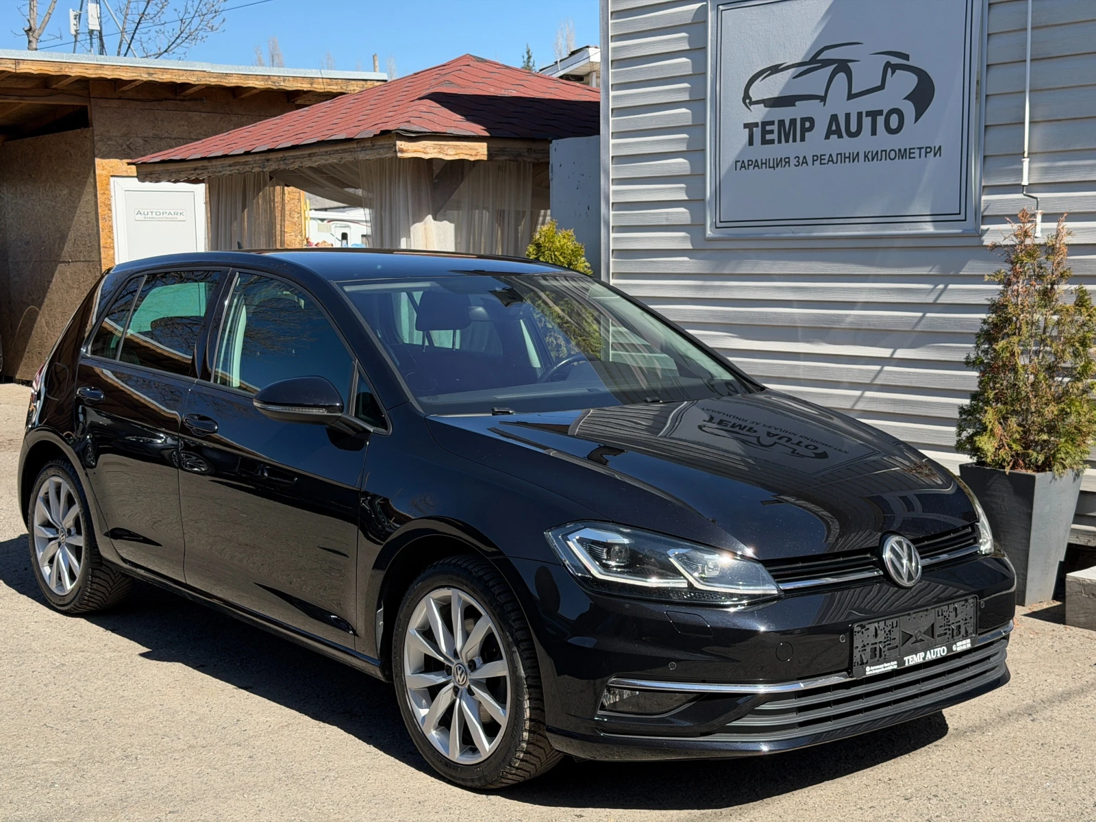 VW Golf 2.0TDI* Highline* С ПЪЛНА СЕРВИЗНА ИСТОРИЯ, снимка 3 - Автомобили и джипове - 53815772
