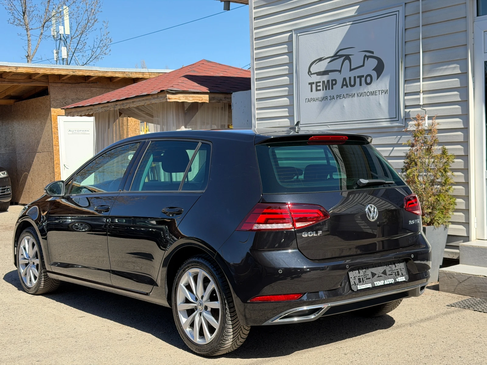 VW Golf 2.0TDI* Highline* С ПЪЛНА СЕРВИЗНА ИСТОРИЯ, снимка 6 - Автомобили и джипове - 53815772