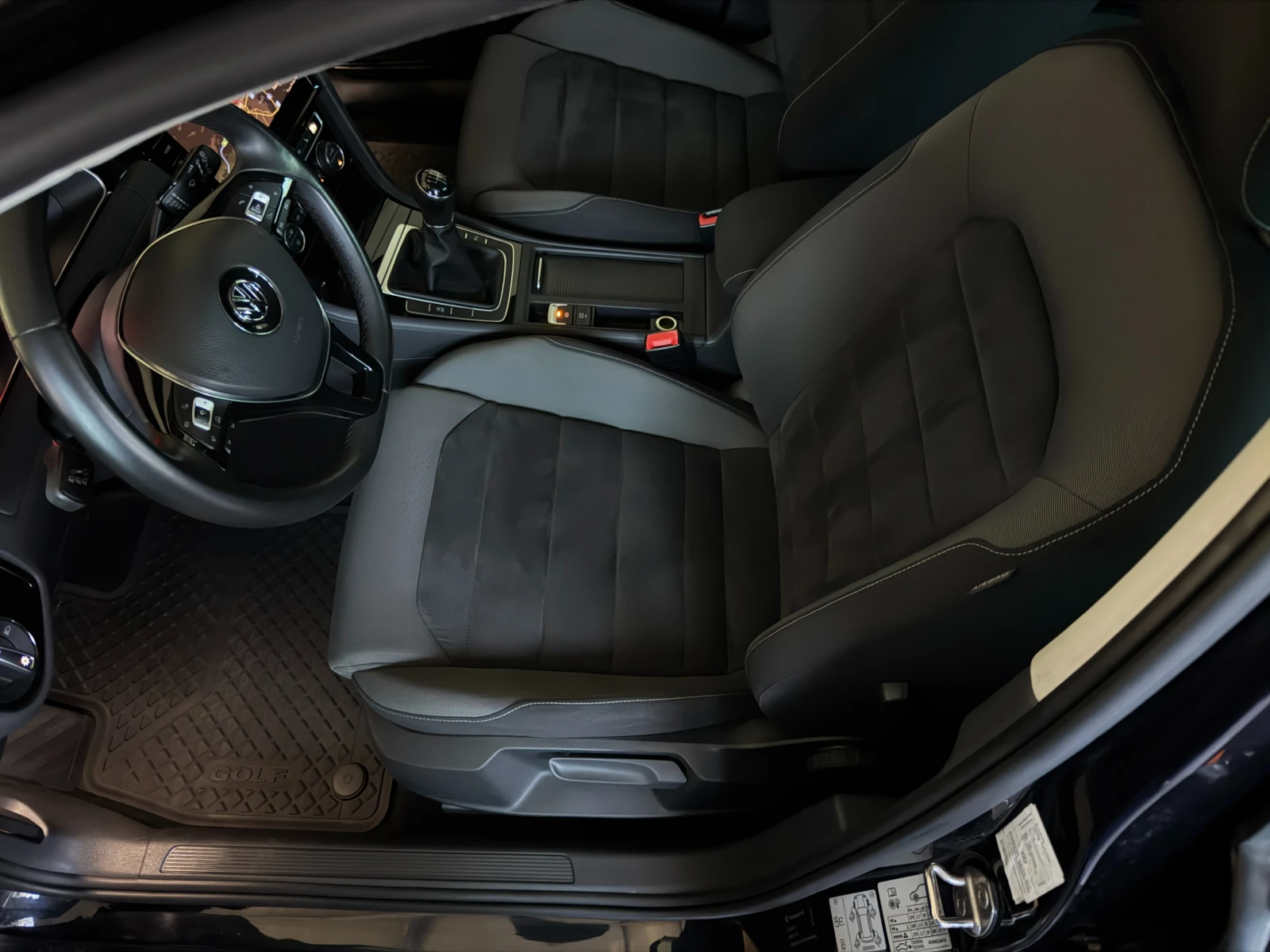 VW Golf 2.0TDI* Highline* С ПЪЛНА СЕРВИЗНА ИСТОРИЯ, снимка 7 - Автомобили и джипове - 53815772