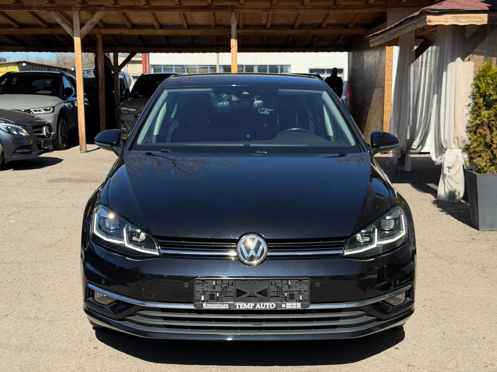 VW Golf 2.0TDI* Highline* С ПЪЛНА СЕРВИЗНА ИСТОРИЯ, снимка 2 - Автомобили и джипове - 53815772