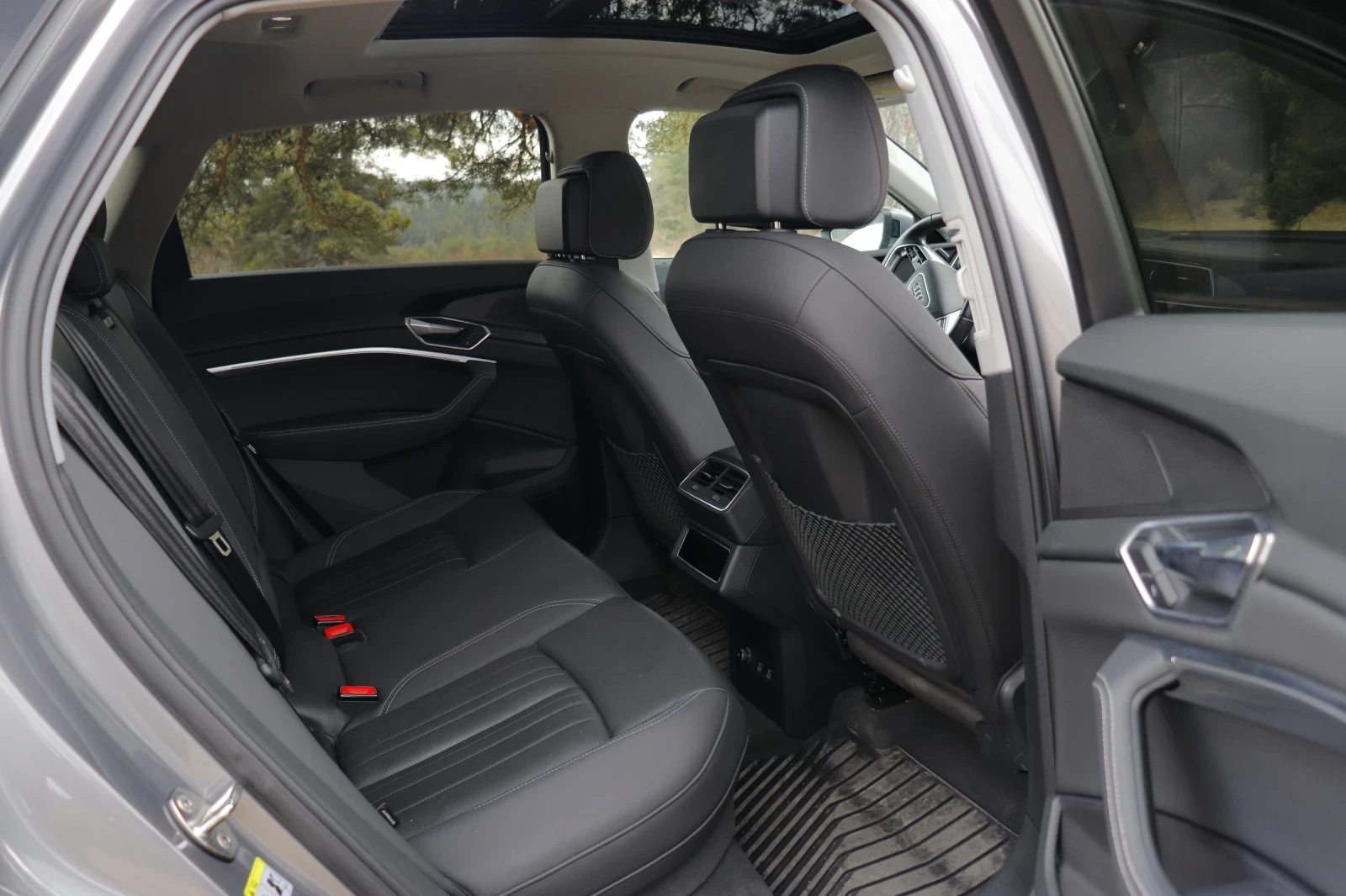 Audi E-Tron  55 Qattro Premium Plus, снимка 14 - Автомобили и джипове - 53973432