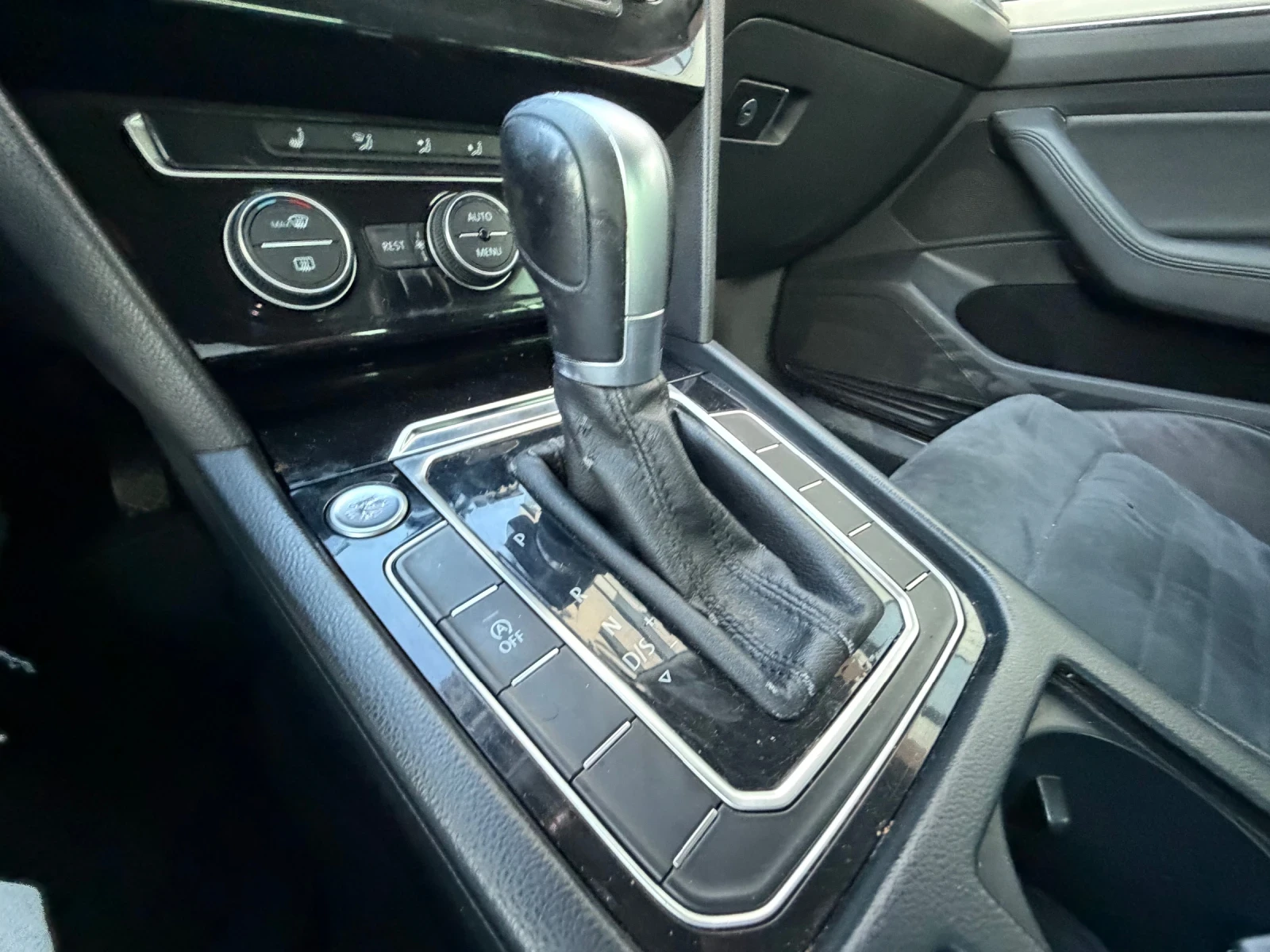 VW Passat 2.0TDI* DSG* Highline, снимка 10 - Автомобили и джипове - 54247502