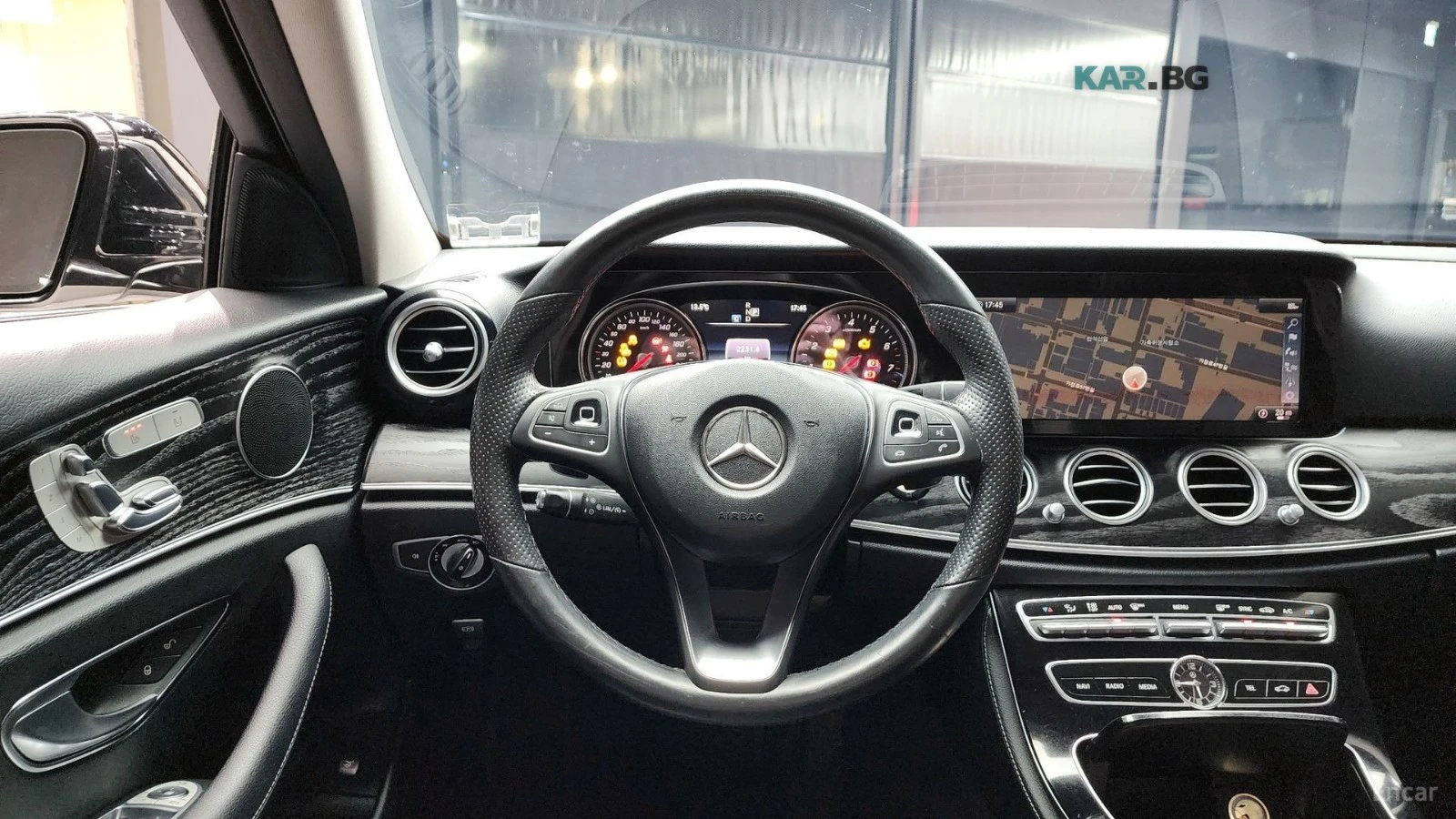 Mercedes-Benz E 200 * КОЖА* ПОДГРЕВ* ПАНОРАМА* LED* NAVI* , снимка 13 - Автомобили и джипове - 54728448