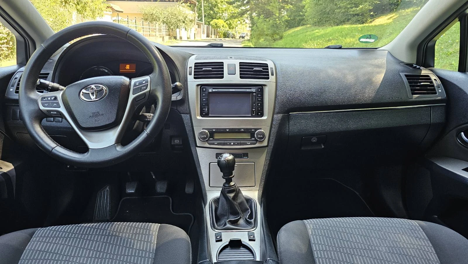 Toyota Avensis 1.8, снимка 17 - Автомобили и джипове - 55546305