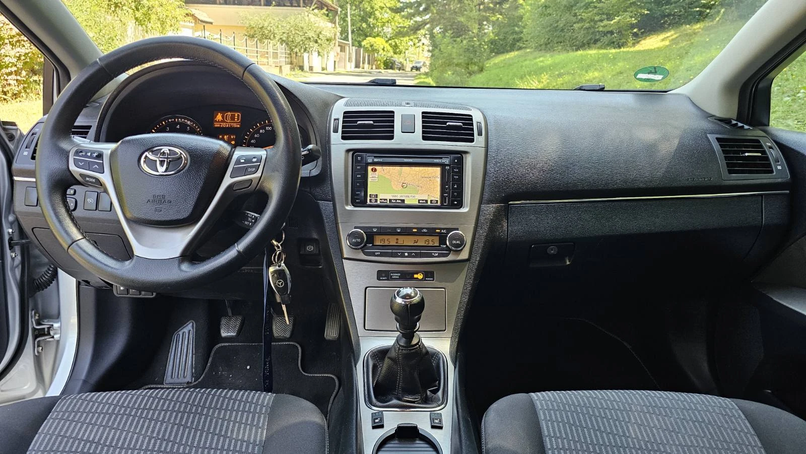 Toyota Avensis 1.8, снимка 11 - Автомобили и джипове - 55546305