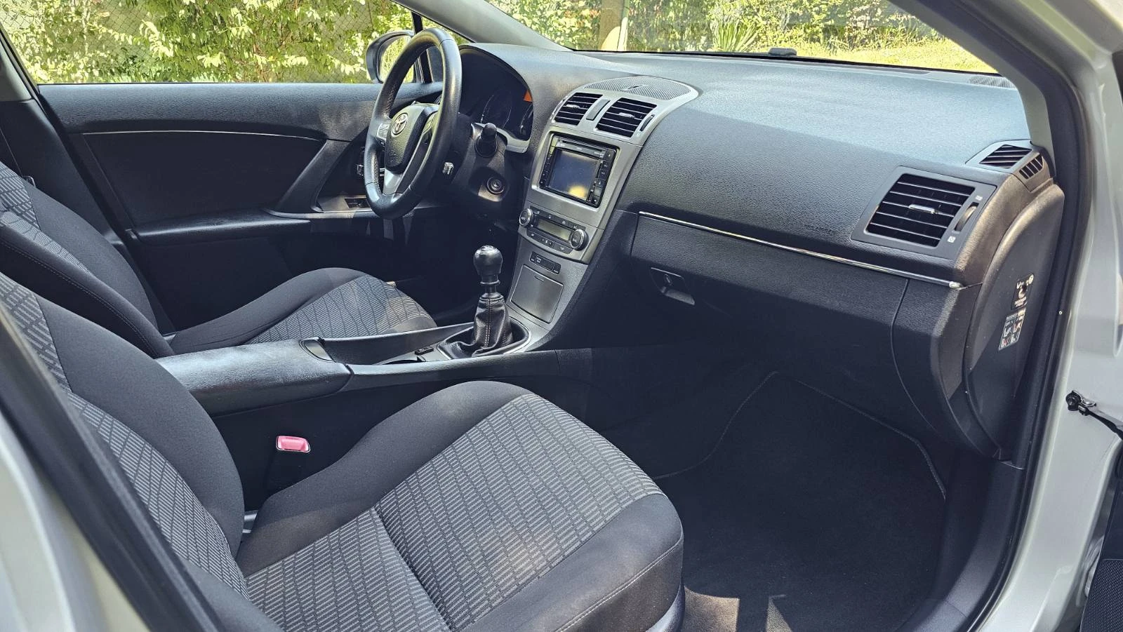 Toyota Avensis 1.8, снимка 12 - Автомобили и джипове - 55546305