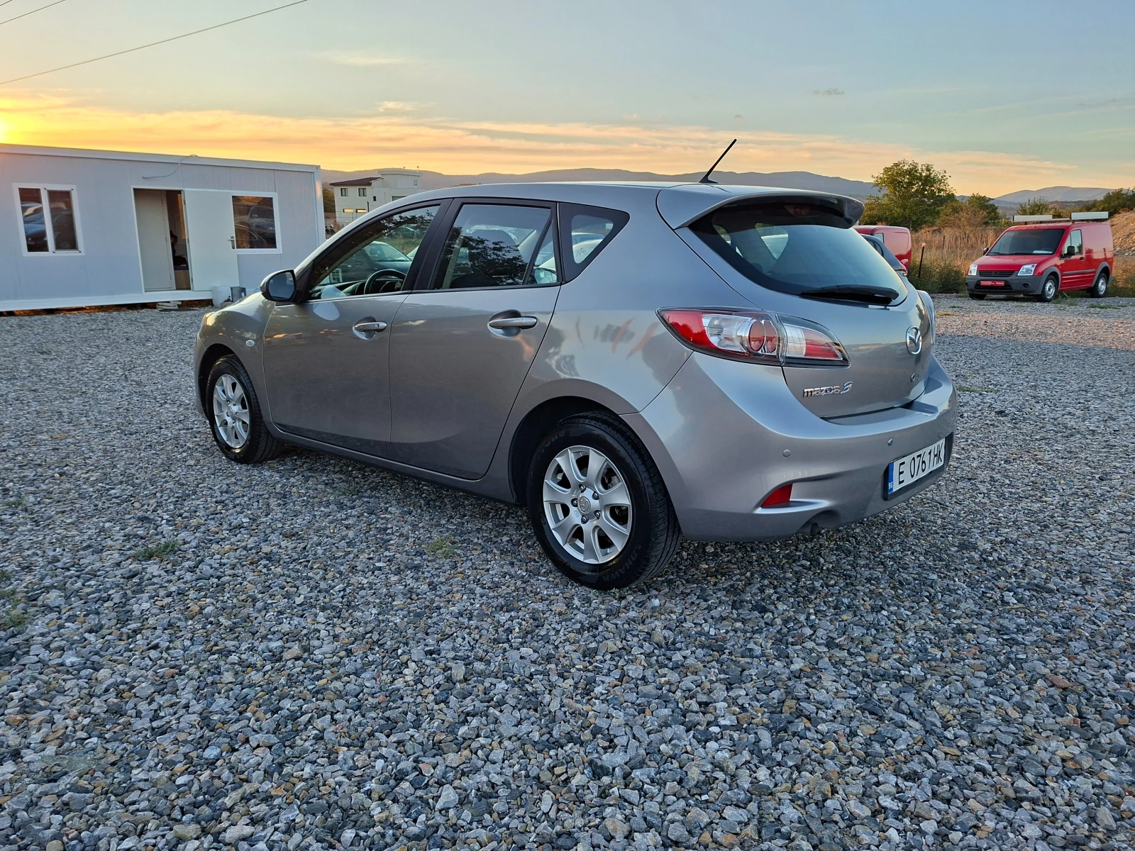 Mazda 3 1.6i* 36м. х 191EUR.* , снимка 3 - Автомобили и джипове - 56215507