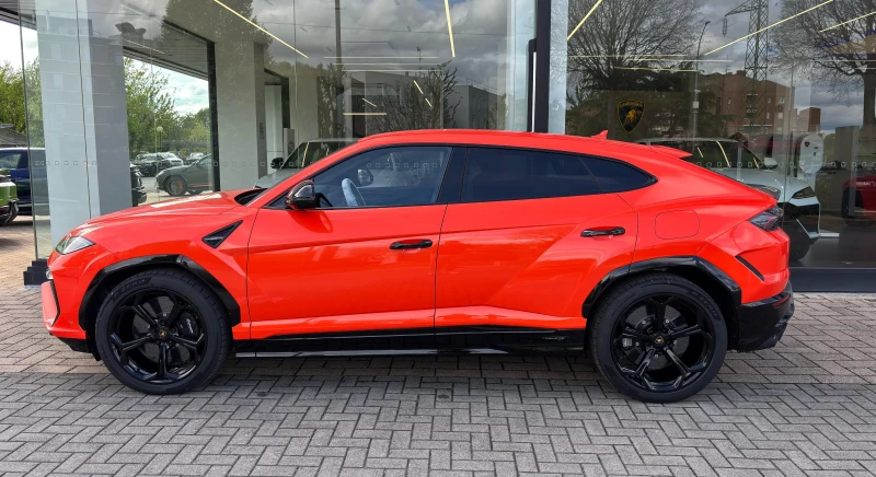 Lamborghini Urus SE 4.0 V8 Plug-in Hybrid 4WD, снимка 2 - Автомобили и джипове - 50879821