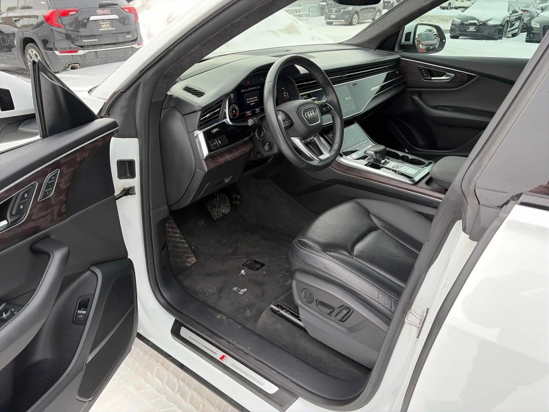 Audi Q8  TECHNIK * ПОДГРЕВ* ОБДУХ* ПАНОРАМА* ДИСТРОНИК, снимка 6 - Автомобили и джипове - 53580052
