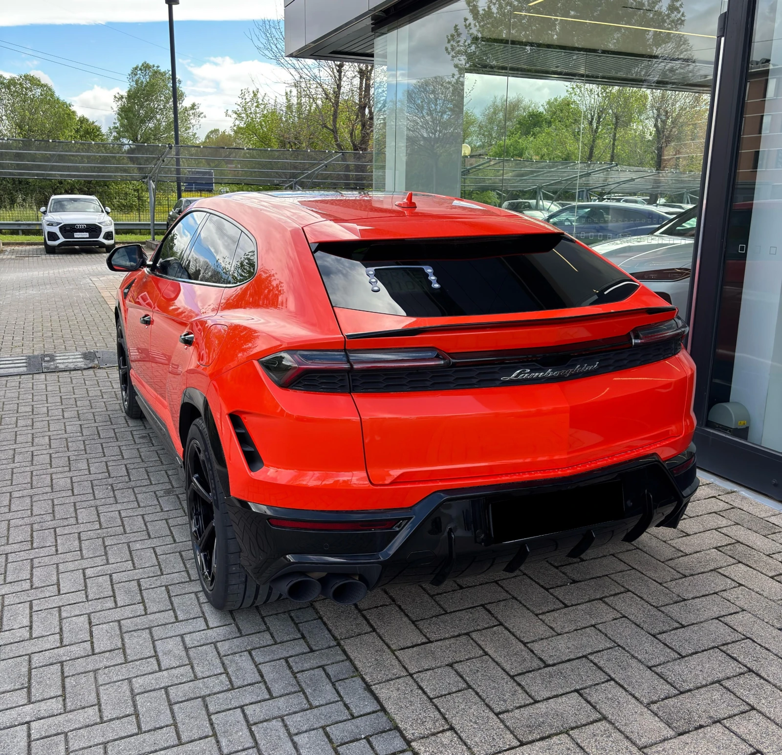 Lamborghini Urus SE 4.0 V8 Plug-in Hybrid 4WD - изображение 3