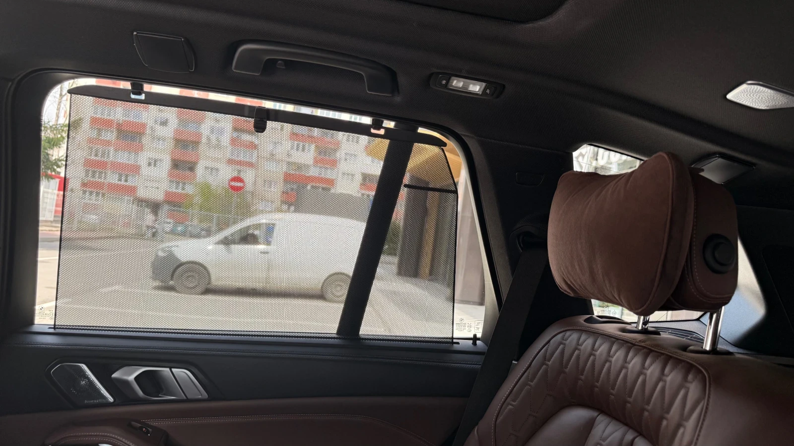 BMW X5 Sky lounge, B&W, Laser, Individual, Swarowski, снимка 17 - Автомобили и джипове - 54183537