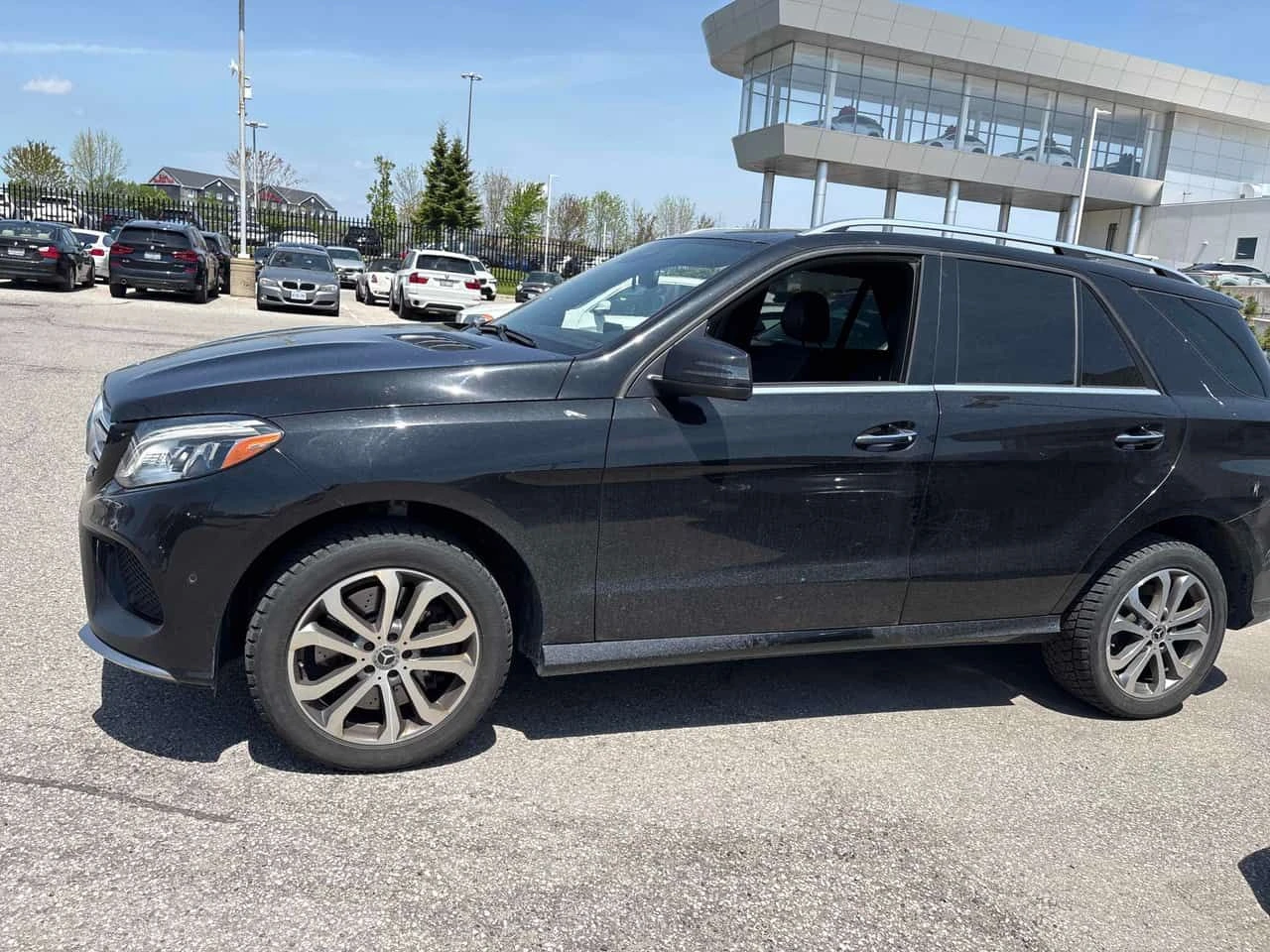 Mercedes-Benz GLE 400 * CARFAX * АВТОКРЕДИТ БЕЗ ПЪРВОНАЧАЛНА ВНОСКА * , снимка 2 - Автомобили и джипове - 54628052