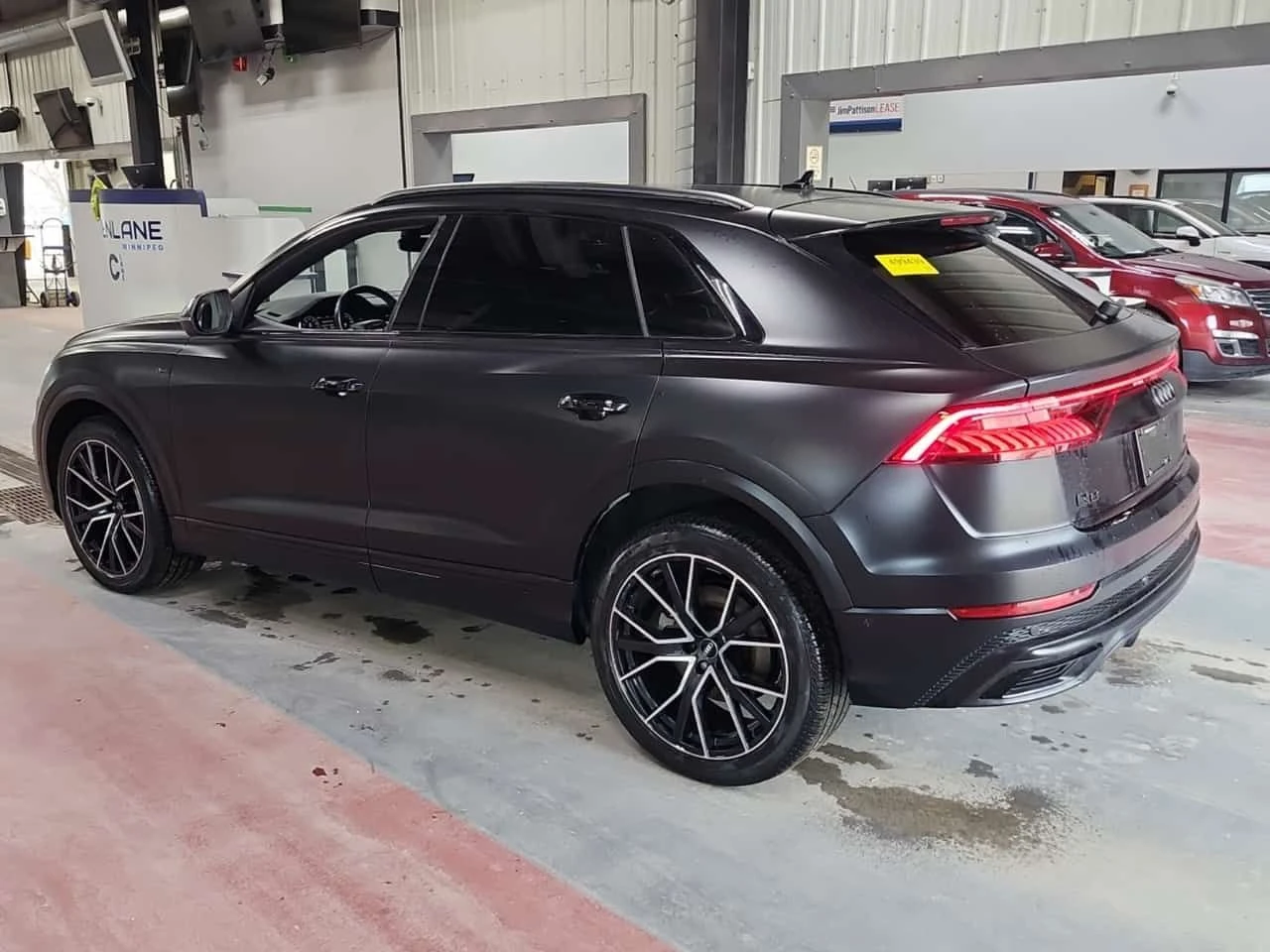 Audi Q8  * PROGRESSIV * ДИСТРОНИК * 360 * ОБДУХВАНЕ * ПАНО, снимка 4 - Автомобили и джипове - 54743835