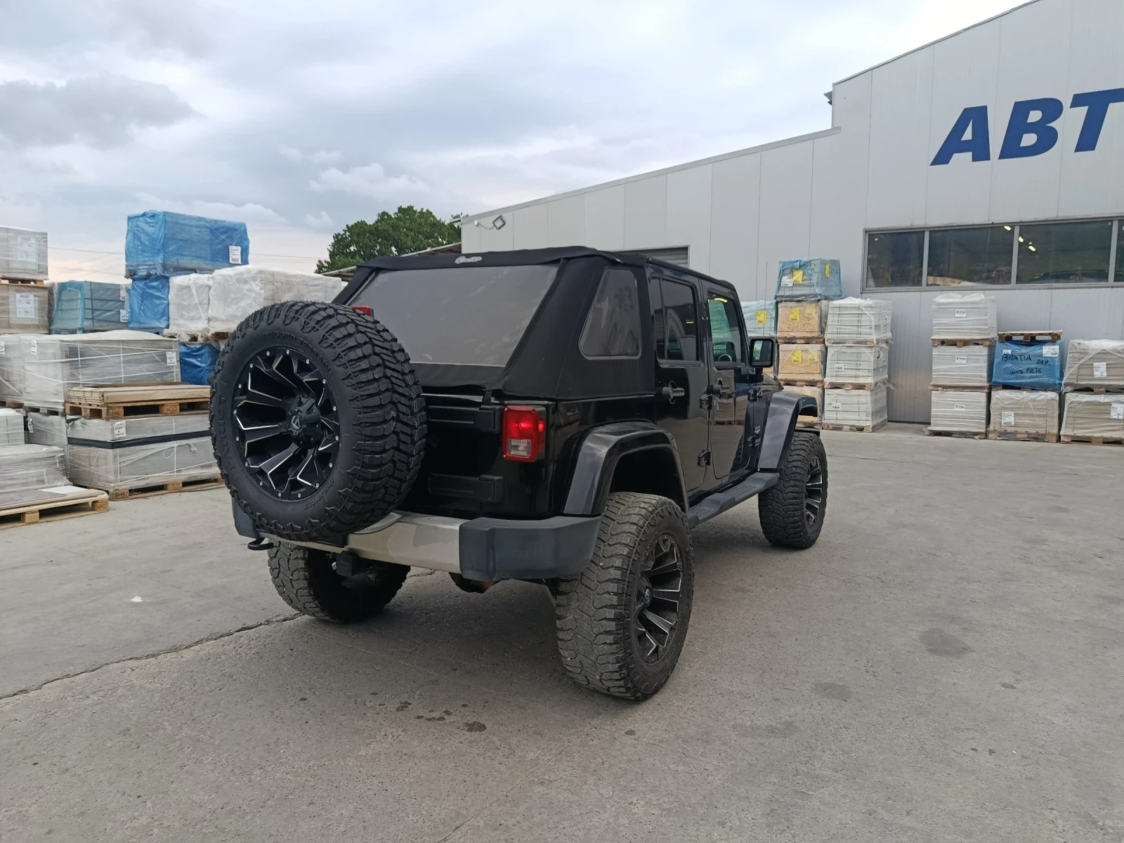Jeep Wrangler Sahara 3.8 | Mobile.bg � ����������� 3