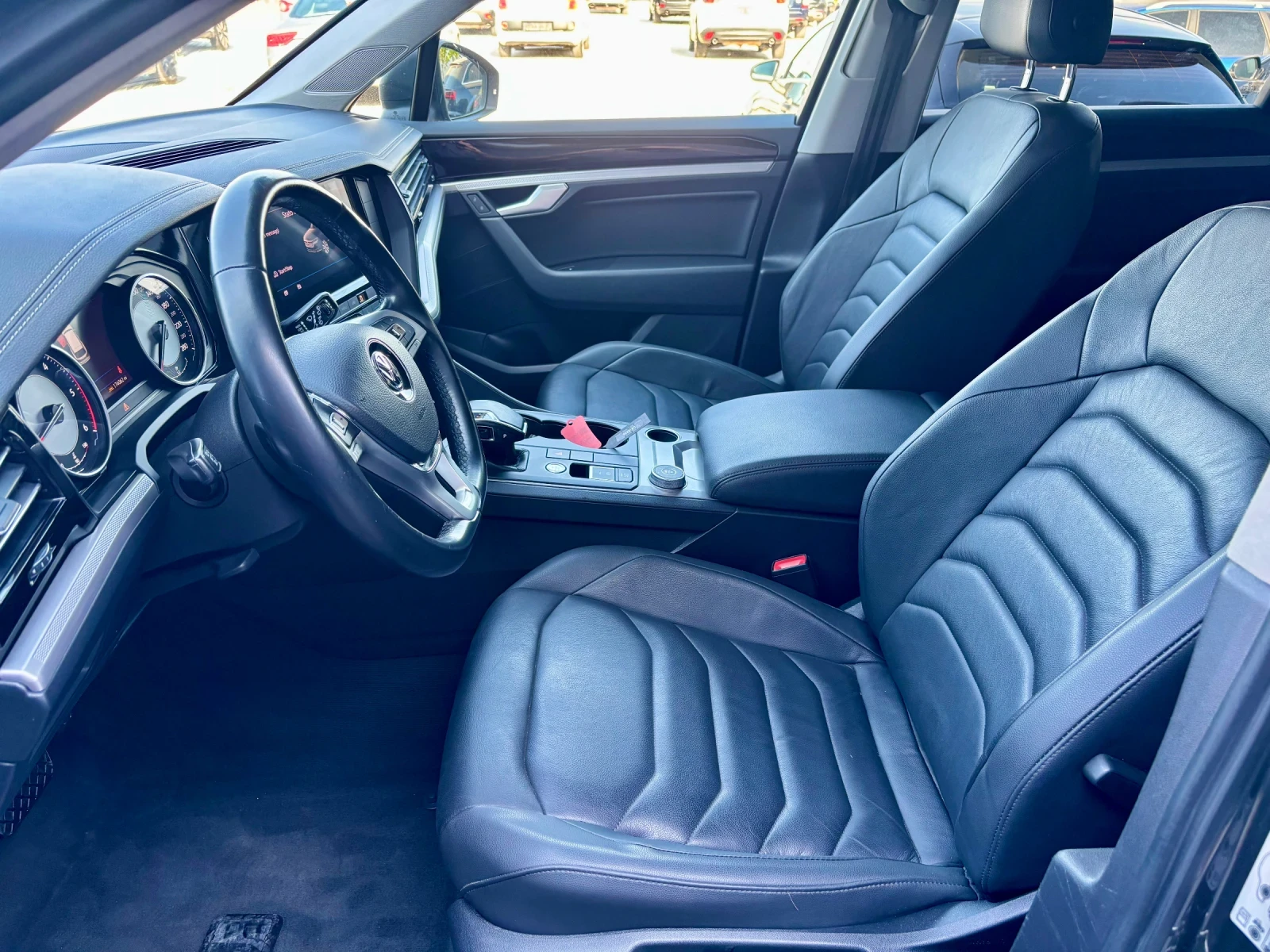 VW Touareg 3.0D, снимка 10 - Автомобили и джипове - 55626003
