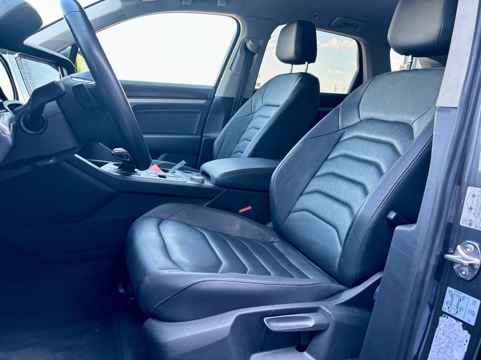 VW Touareg 3.0D, снимка 9 - Автомобили и джипове - 55626003