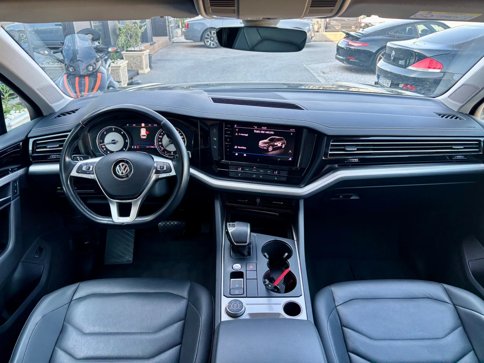 VW Touareg 3.0D, снимка 17 - Автомобили и джипове - 55626003