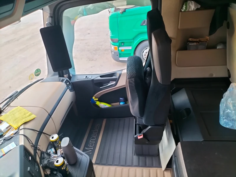 Mercedes-Benz Actros, снимка 4 - Камиони - 52379529