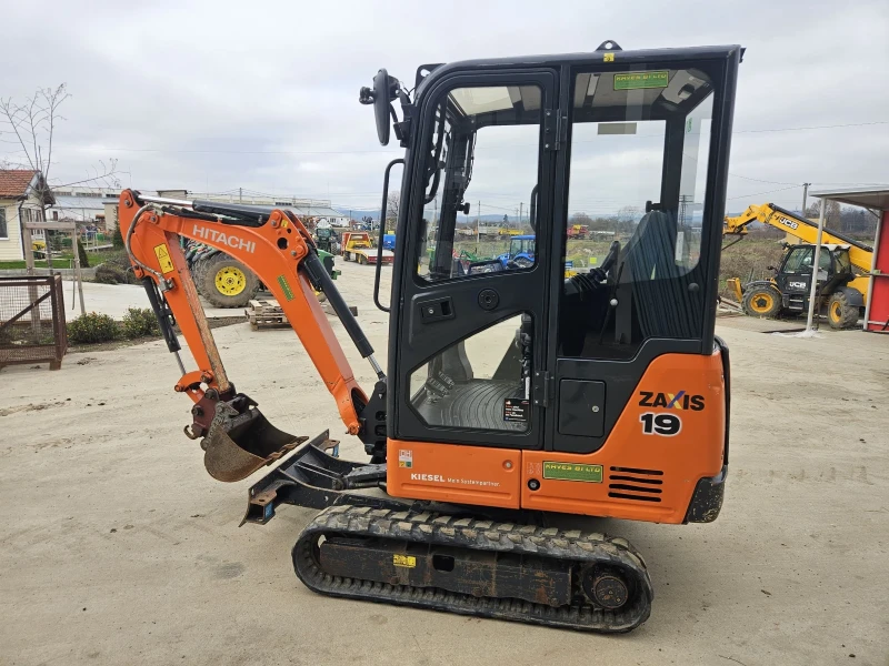 Багер Hitachi ZX19-5A CR, снимка 11 - Индустриална техника - 52474685