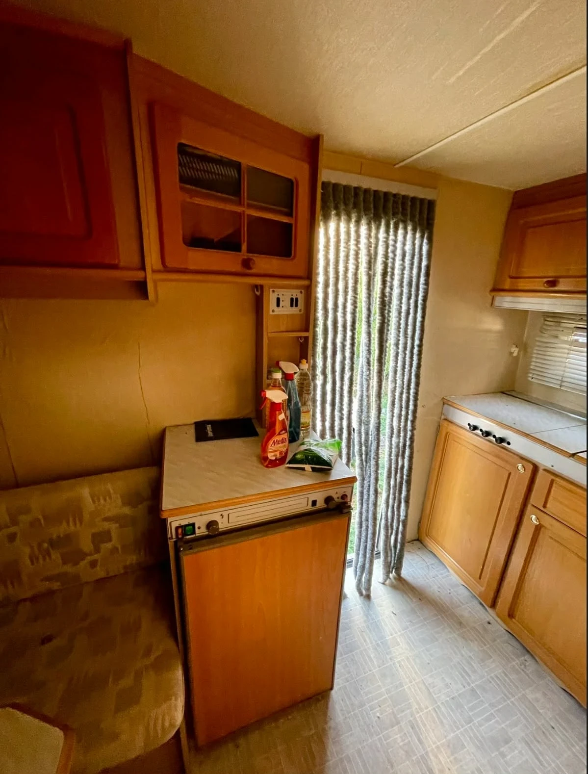 Каравана Chateau Cantara 4200, снимка 2 - Каравани и кемпери - 55978998