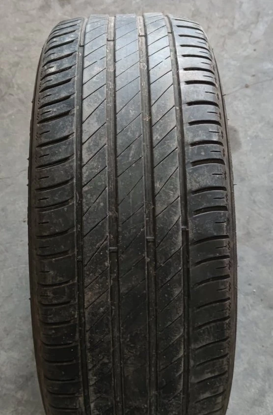 Гуми Летни 215/55R17, снимка 4 - Гуми и джанти - 55092428