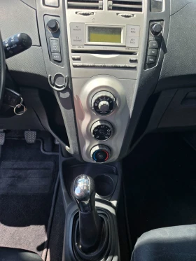 Toyota Yaris 1.3 АГУ/Климатик, снимка 11